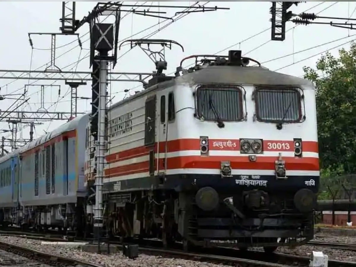 यूपी में ट्रेन से कटकर 4 यात्रियों की मौत, पहले से ट्रैक पर शव को देख ड्राइवर ने रोकी थी कालका एक्सप्रेस