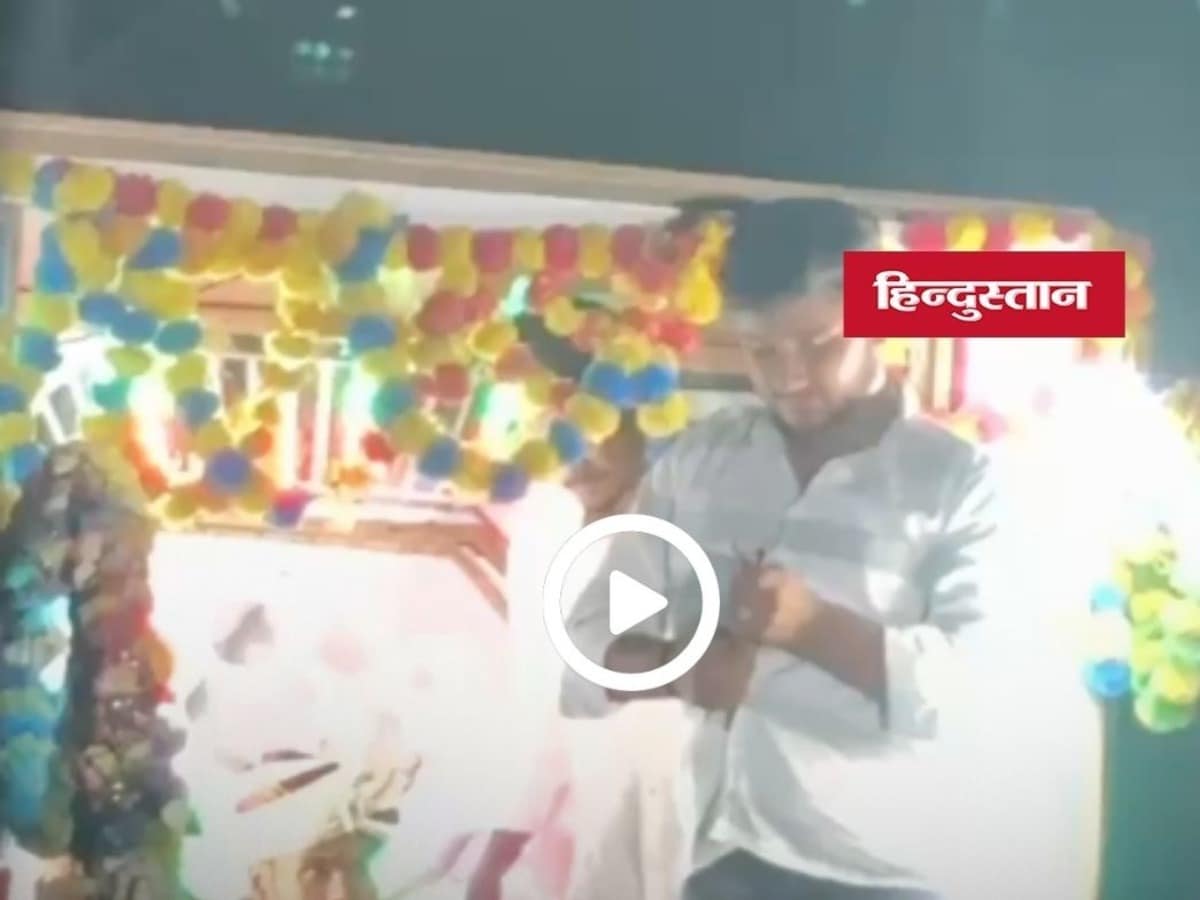 Kannauj News: शादी समारोह के दौरान दूल्हे की बग्घी पर चढ़कर युवक ने की हर्ष फायरिंग, VIDEO वायरल 1 Firing 1778668756507 1778668768342 1778668825145