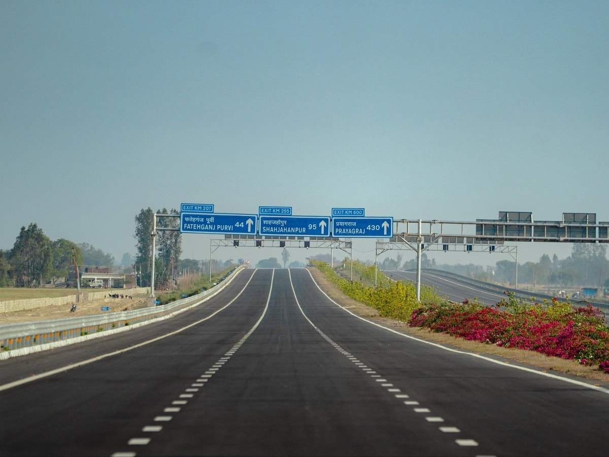 Ganga Expressway 1778830503914 1778830504089 77287681 a821 49b4 bba5 6911dc9d5831