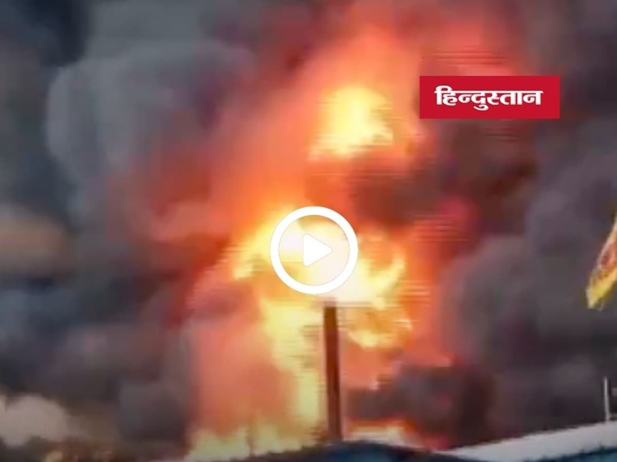 Kanpur के जूही राखी मंडी स्थित बाइक वाइजर फैक्ट्री में भीषण आग, मौके पर दमकल की कई गाड़ियां