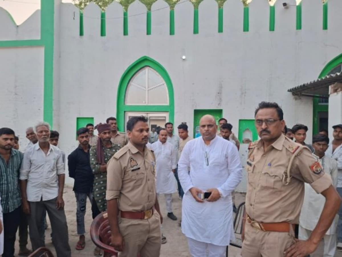 सुलतानपुर की मस्जिद में फंदे से लटका मिला मदरसे के छात्र का शव, हत्या की आशंका