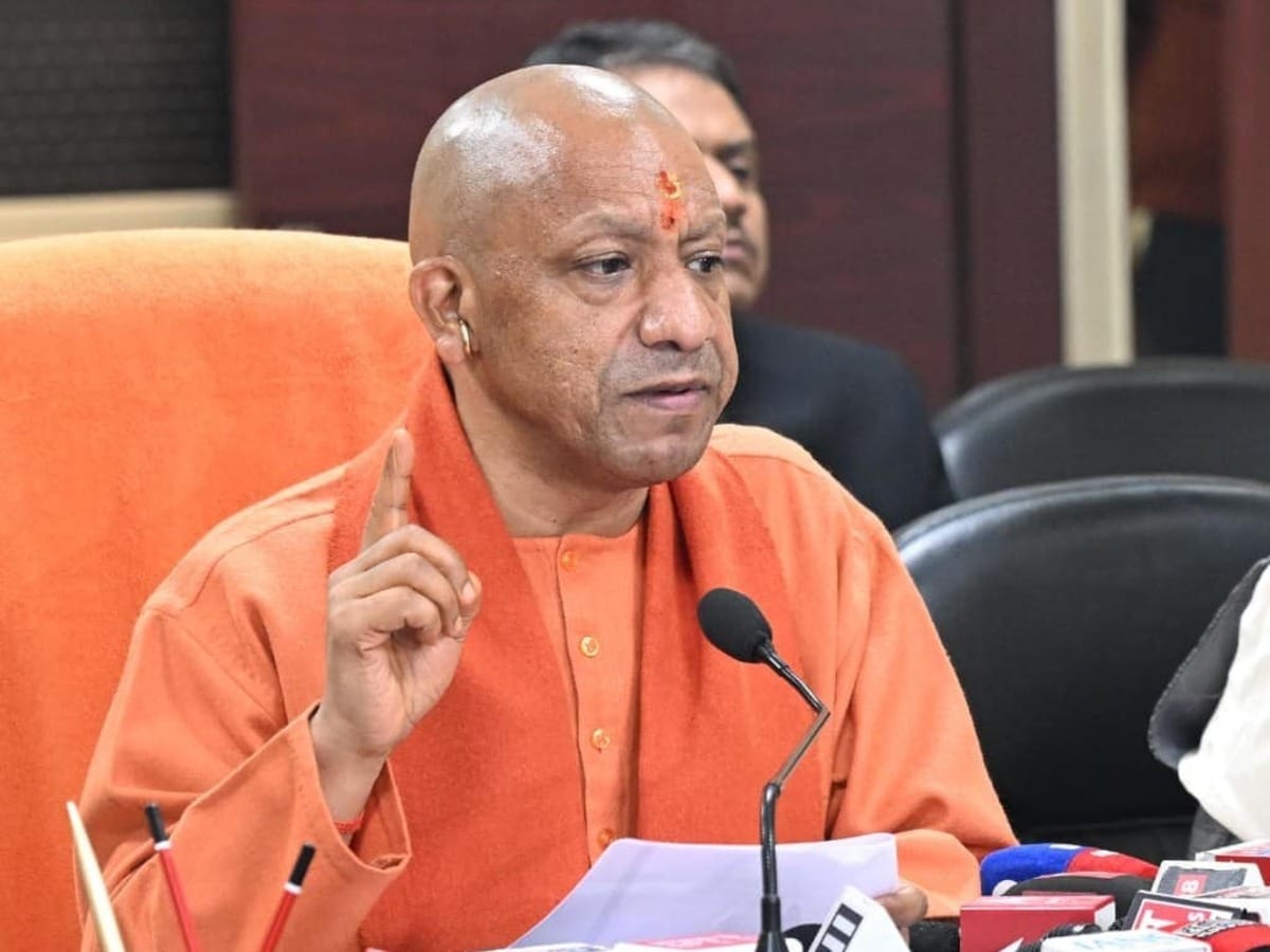 यूपी में 2 दिन वर्क फ्रॉम होम, 50% मीटिंग्स वर्चुअल ; पेट्रोल-डीजल बचाने के लिए ऐक्शन में योगी सरकार 1 Uttar Pradesh chief minister Yogi Adityanath talki 1778675229917 1778675230050