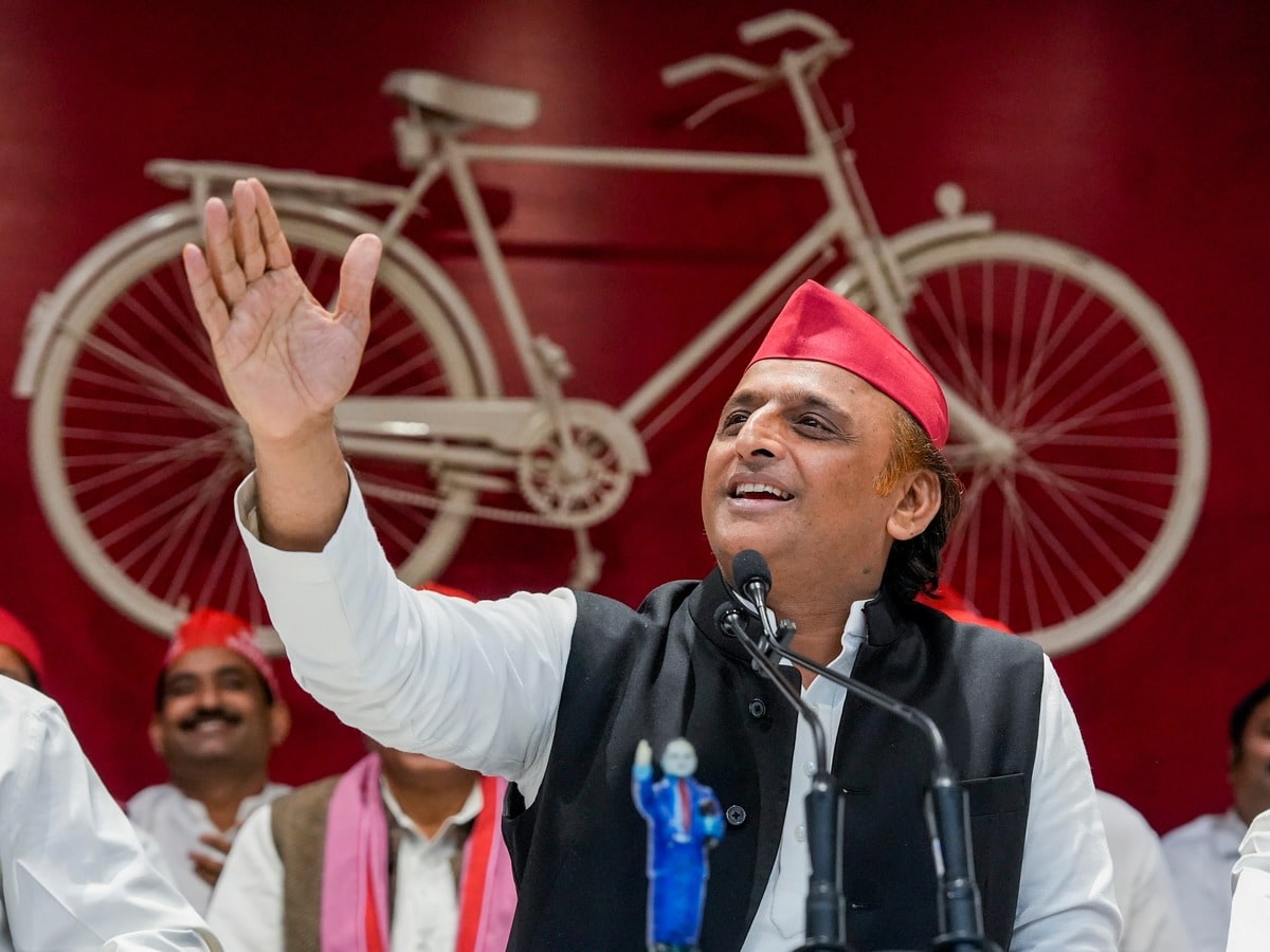 akhilesh yadav bicycle 1778833462635 1778833462847 5391a041 51b0 47f5 a142 115ac9379b45