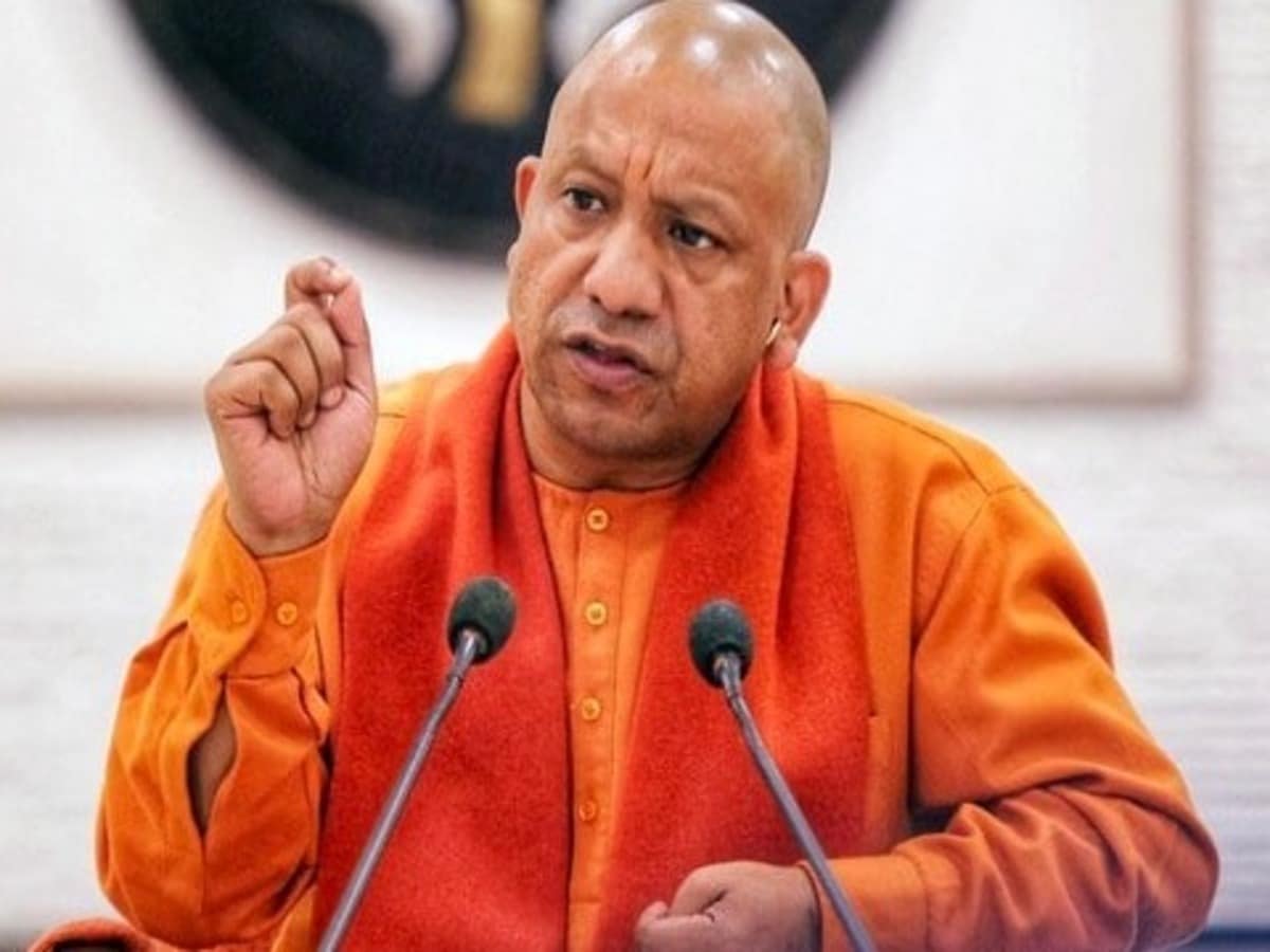 यूपी में निर्माणाधीन टंकी गिरने पर योगी सरकार का तगड़ा ऐक्शन, 2 इंजीनियर बर्खास्त, जेई सस्पेंड