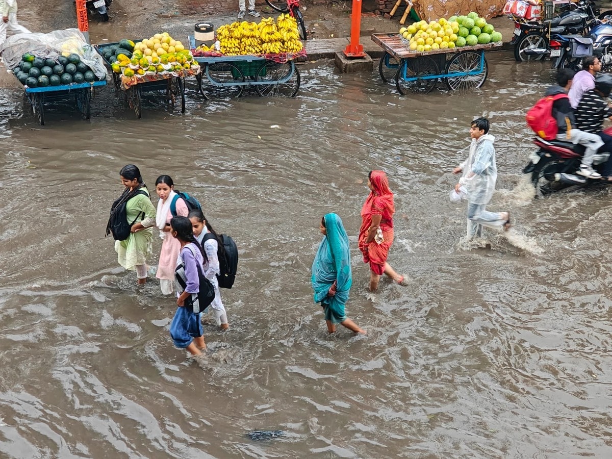 UP Weather: अभी बिगड़ा रहेगा मौसम का मिजाज, 21 जिलों में गिर सकते हैं ओले; तेज आंधी का भी अलर्ट