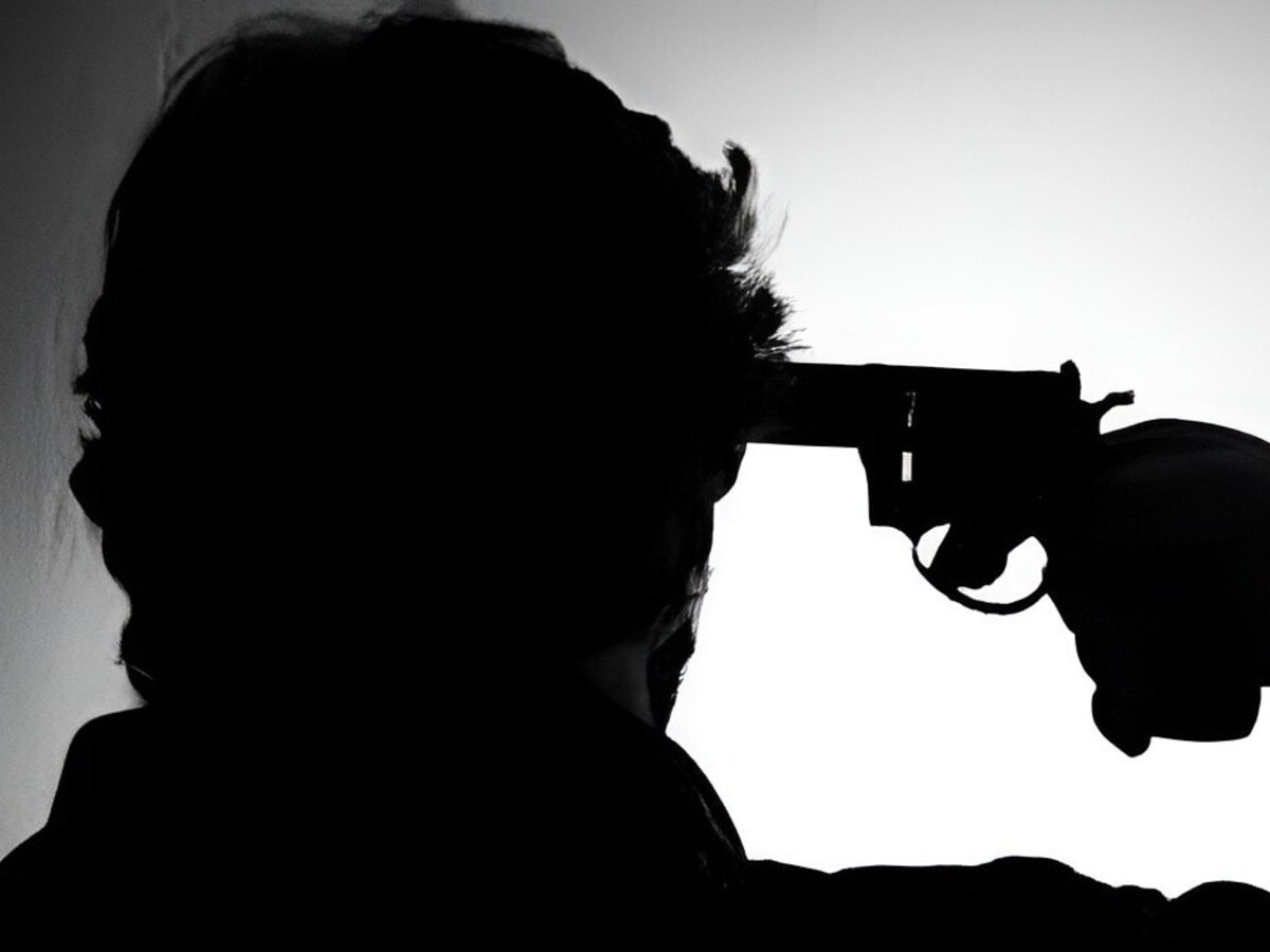 बहुत टेंशन में हूं…भाई को कॉल कर बोला युवक और फिर गोली मारकर दे दी जान, बाग में मिला शव