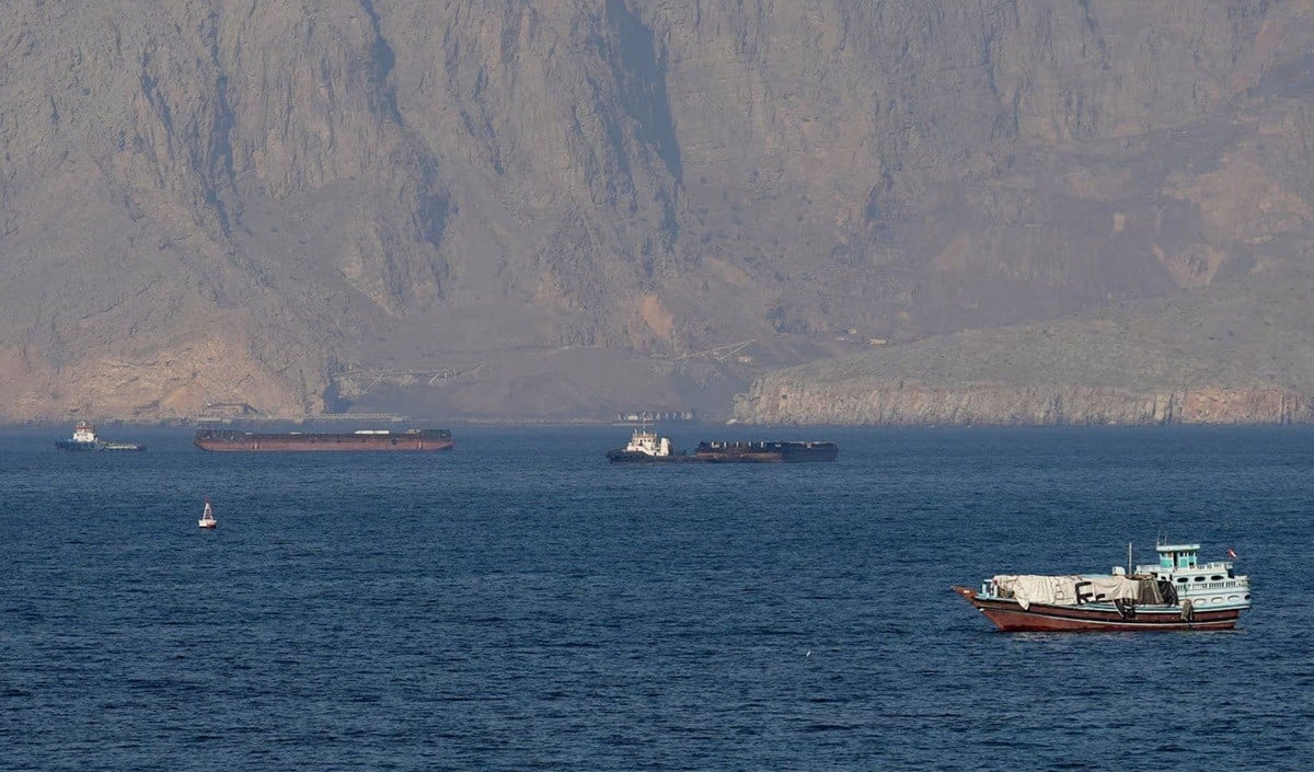 Strait of Hormuz में Trump के प्लान पर Iran की धमकी, US सेना पर होगा सीधा हमला